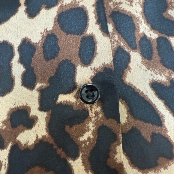 *** Impeccable Vintage Condition. Leopard Print Top with Spread Pointed Collar - Picture 7 of 9